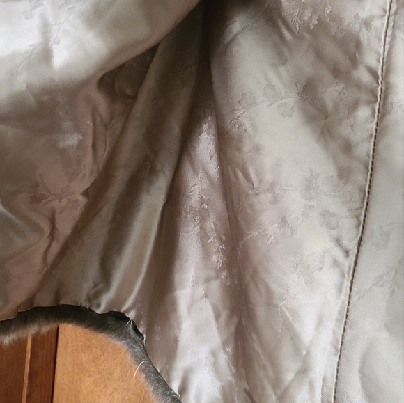 Faux Fur Cape made in USA - Picture 5 of 8